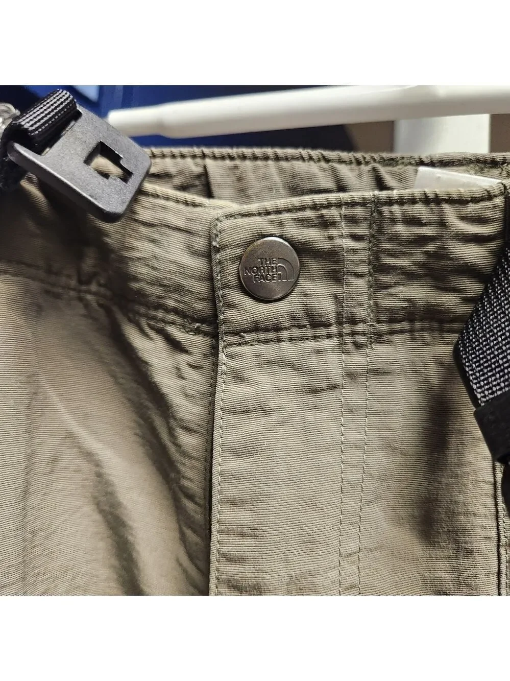 North Face Convertible Pants Mens    Sz. L Khaki Belted Nylon Zip Off Shorts